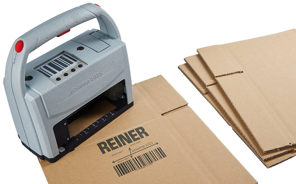 The mobile marking device jetStamp® 1025 is the ideal solution for printing on large areas, such as pallets, cardboard or packaging.
